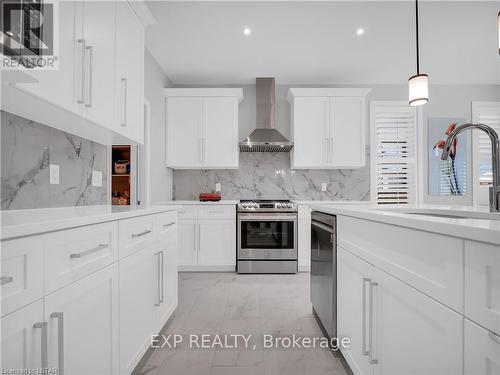 2290 Tokala Trail, London, ON - Indoor Photo Showing Kitchen With Upgraded Kitchen