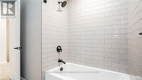 51 - 2650 Buroak Drive, London, ON - Indoor Photo Showing Bathroom