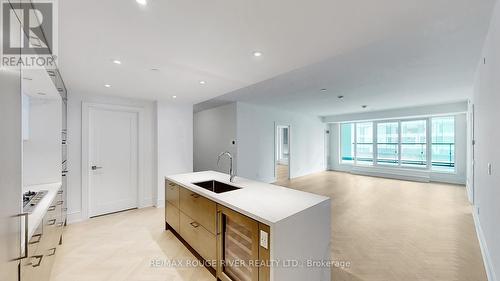 806 - 455 Wellington Street W, Toronto (Waterfront Communities), ON - Indoor Photo Showing Kitchen