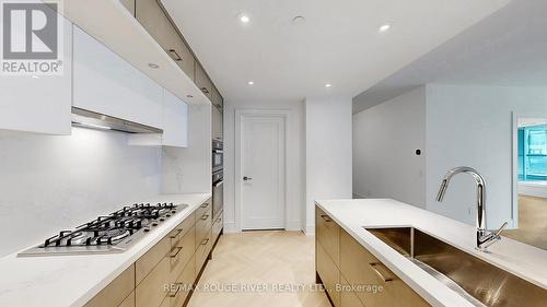 806 - 455 Wellington Street W, Toronto (Waterfront Communities), ON - Indoor Photo Showing Kitchen With Upgraded Kitchen