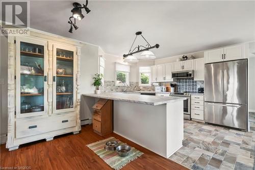 014062 Bruce County Rd 10, Brockton, ON - Indoor Photo Showing Kitchen With Upgraded Kitchen