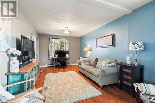 014062 Bruce County Rd 10, Brockton, ON - Indoor Photo Showing Living Room