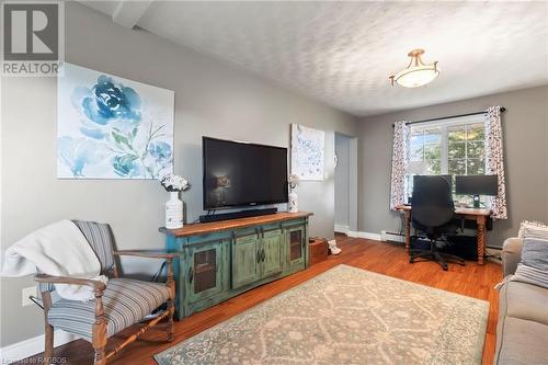 014062 Bruce County Rd 10, Brockton, ON - Indoor Photo Showing Living Room