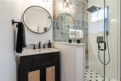 13 Freeman Place, Hamilton, ON - Indoor Photo Showing Bathroom