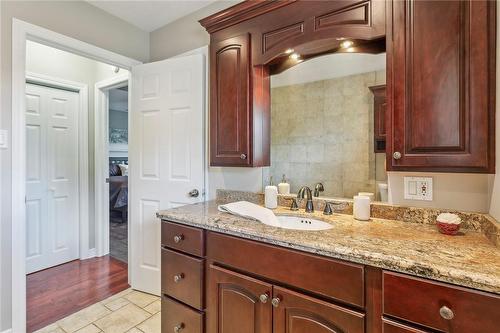 148 Boxley Road, Burlington, ON - Indoor Photo Showing Bathroom