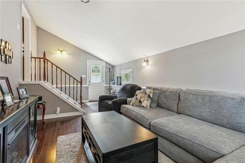 148 Boxley Road, Burlington, ON - Indoor Photo Showing Living Room