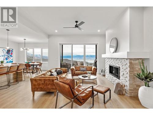 796 Kuipers Crescent Unit# 13, Kelowna, BC - Indoor Photo Showing Living Room With Fireplace