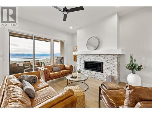 796 Kuipers Crescent Unit# 13, Kelowna, BC - Indoor Photo Showing Living Room With Fireplace