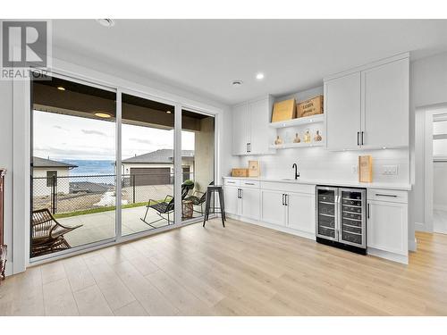 796 Kuipers Crescent Unit# 13, Kelowna, BC - Indoor Photo Showing Kitchen