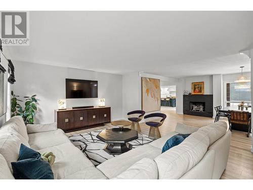 878 Hammer Avenue, Kelowna, BC - Indoor Photo Showing Living Room With Fireplace