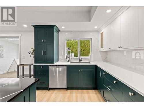 878 Hammer Avenue, Kelowna, BC - Indoor Photo Showing Kitchen