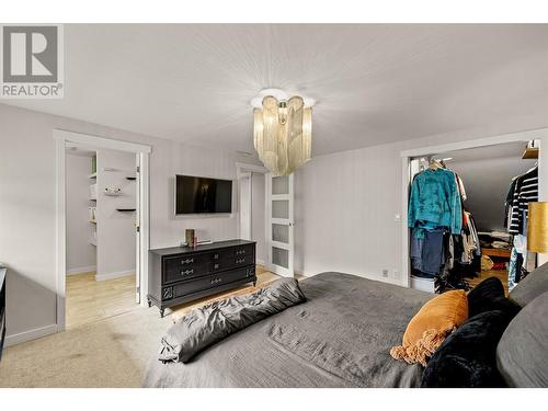 878 Hammer Avenue, Kelowna, BC - Indoor Photo Showing Bedroom