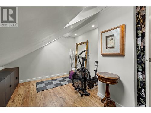 878 Hammer Avenue, Kelowna, BC - Indoor Photo Showing Gym Room