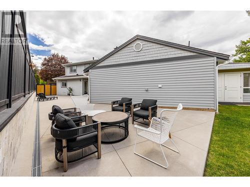 878 Hammer Avenue, Kelowna, BC - Outdoor With Exterior