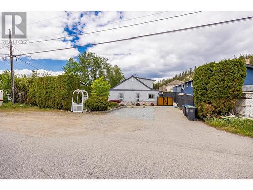 878 Hammer Avenue, Kelowna, BC - Outdoor