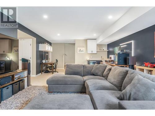 5350 Silver Star Road Unit# 3, Vernon, BC - Indoor Photo Showing Living Room