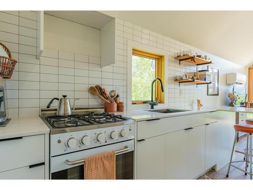 2715 Highway 3B, Rossland, BC - Indoor Photo Showing Kitchen