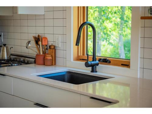 2715 Highway 3B, Rossland, BC - Indoor Photo Showing Kitchen