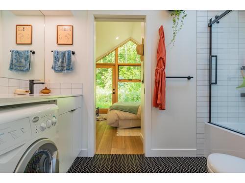 2715 Highway 3B, Rossland, BC - Indoor Photo Showing Laundry Room