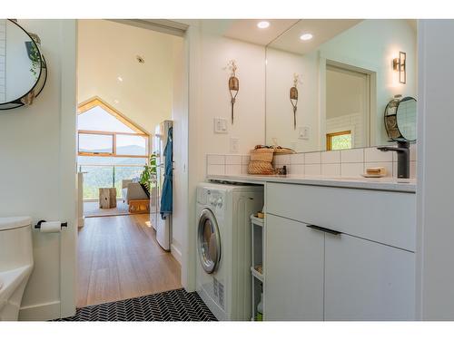 2715 Highway 3B, Rossland, BC - Indoor Photo Showing Laundry Room