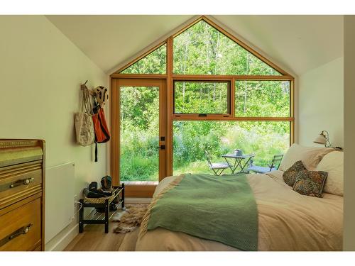 2715 Highway 3B, Rossland, BC - Indoor Photo Showing Bedroom