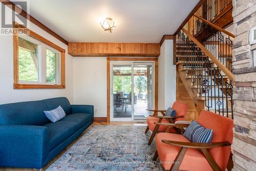 9 Philpark Road, Tiny, ON - Indoor Photo Showing Living Room