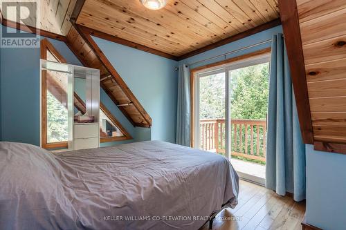 9 Philpark Road, Tiny, ON - Indoor Photo Showing Bedroom