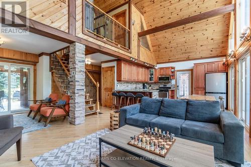 9 Philpark Road, Tiny, ON - Indoor Photo Showing Living Room