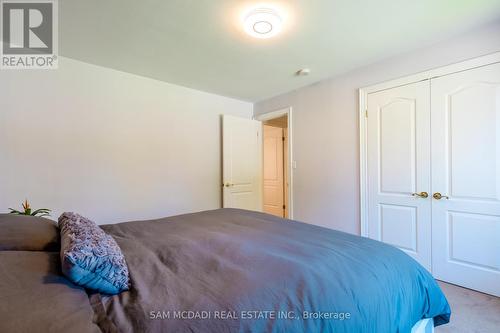 2196 Mississauga Road, Mississauga (Sheridan), ON - Indoor Photo Showing Bedroom