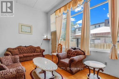 #92 - 180 Mississauga Valley Boulevard, Mississauga (Mississauga Valleys), ON - Indoor Photo Showing Living Room