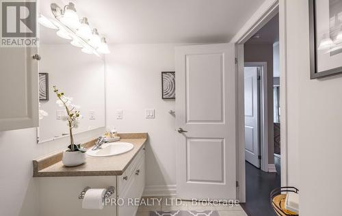 102 - 1045 Nadalin Heights, Milton (Willmott), ON - Indoor Photo Showing Bathroom