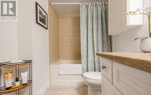 102 - 1045 Nadalin Heights, Milton (Willmott), ON - Indoor Photo Showing Bathroom