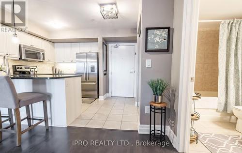 102 - 1045 Nadalin Heights, Milton (Willmott), ON - Indoor Photo Showing Kitchen With Upgraded Kitchen