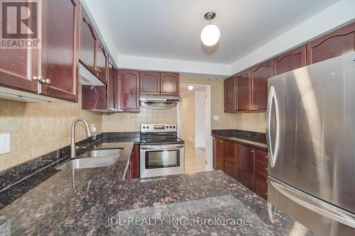 2609 Longridge Crescent, Oakville (River Oaks), ON - Indoor Photo Showing Kitchen With Double Sink