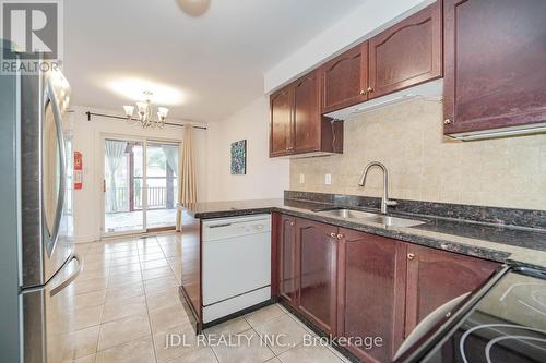 2609 Longridge Crescent, Oakville (River Oaks), ON - Indoor Photo Showing Kitchen With Double Sink