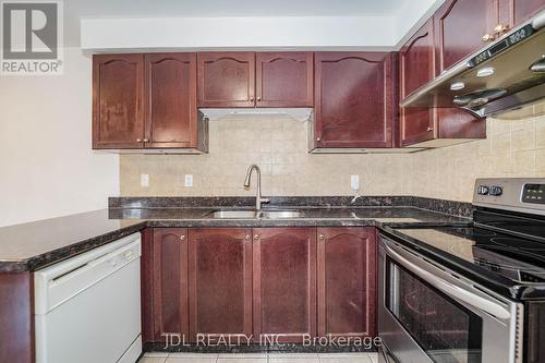 2609 Longridge Crescent, Oakville (River Oaks), ON - Indoor Photo Showing Kitchen With Double Sink