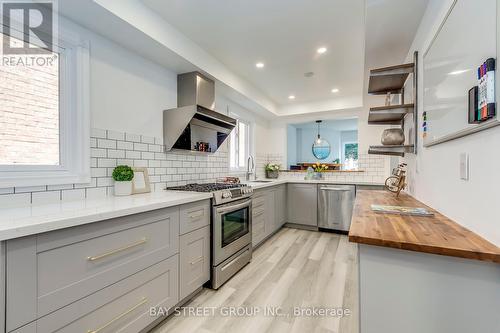 5027 Northern Lights Circle, Mississauga (Hurontario), ON - Indoor Photo Showing Kitchen With Upgraded Kitchen