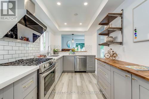 5027 Northern Lights Circle, Mississauga (Hurontario), ON - Indoor Photo Showing Kitchen With Upgraded Kitchen