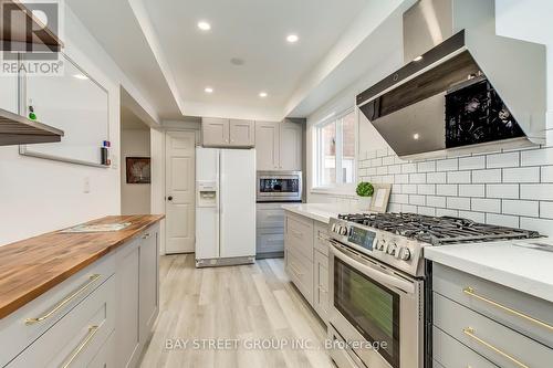 5027 Northern Lights Circle, Mississauga (Hurontario), ON - Indoor Photo Showing Kitchen With Upgraded Kitchen