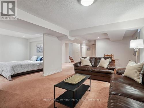 5649 Condor Place, Mississauga (East Credit), ON - Indoor Photo Showing Living Room