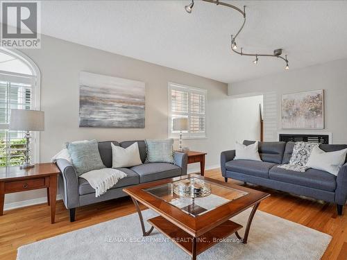 5649 Condor Place, Mississauga (East Credit), ON - Indoor Photo Showing Living Room