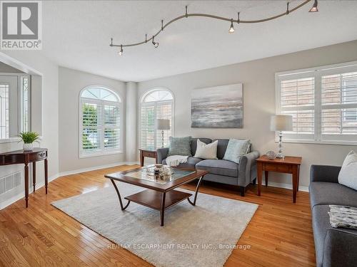 5649 Condor Place, Mississauga (East Credit), ON - Indoor Photo Showing Living Room