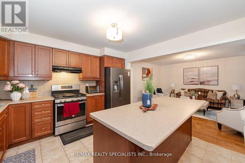 33 Bloom Drive, Brampton (Bram East), ON - Indoor Photo Showing Kitchen