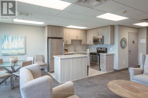 232 - 35 Southshore Crescent, Hamilton (Stoney Creek), ON - Indoor Photo Showing Kitchen