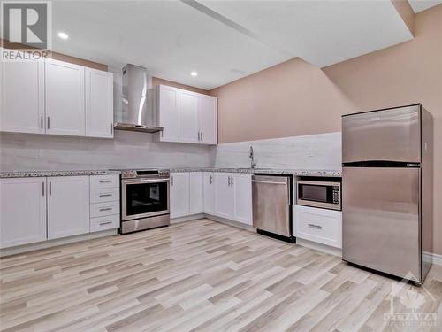 107 Dun Skipper Drive, Ottawa, ON - Indoor Photo Showing Kitchen