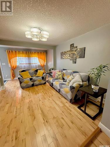 421 6Th Avenue E, Prince Albert, SK - Indoor