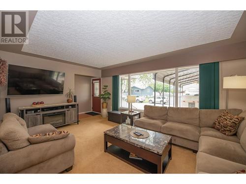 4103 26 Street, Vernon, BC - Indoor Photo Showing Living Room