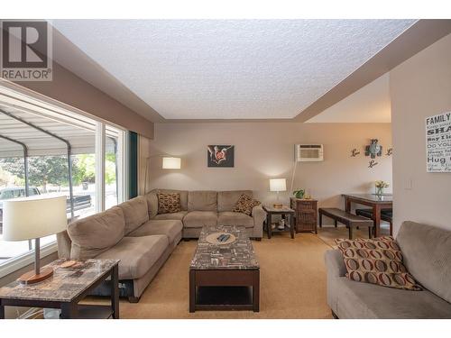 4103 26 Street, Vernon, BC - Indoor Photo Showing Living Room