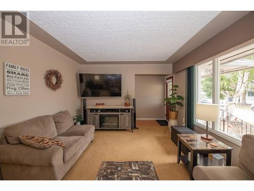 4103 26 Street, Vernon, BC - Indoor Photo Showing Living Room