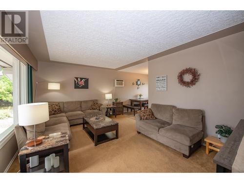 4103 26 Street, Vernon, BC - Indoor Photo Showing Living Room